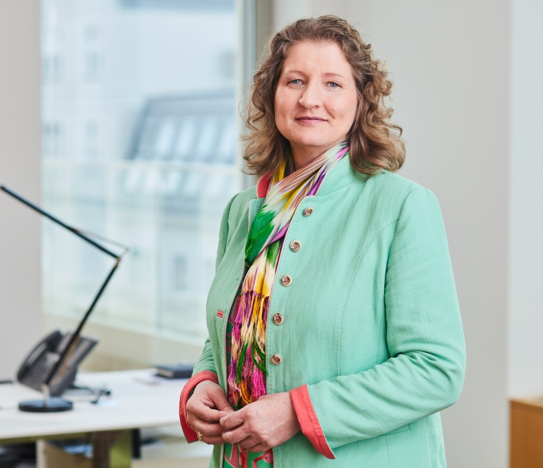 Dr. Edlyn Höller, stellvertretende Hauptgeschäftsführerin der DGUV. Dr. Edlyn Höller, stellvertretende Hauptgeschäftsführerin der DGUV.