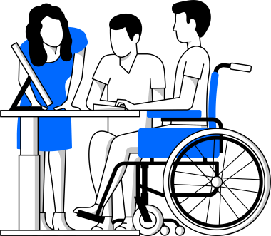Drei Personen arbeiten gemeinsam an einem Schreibtisch. Eine Person sitzt in einem Rollstuhl vor einem Laptop, während eine weitere Person daneben sitzt und auf den Bildschirm blickt. Eine dritte Person steht am höhenverstellbaren Tisch. Die Darstellung ist als einfache Illustration in Schwarz, Weiß und Blau gehalten und zeigt eine inklusive Arbeitssituation im Büro. (Bild: DGUV)