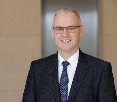 Portrait von Dr. Stefan Hussy, DGUV. Portrait von Dr. Stefan Hussy, DGUV.